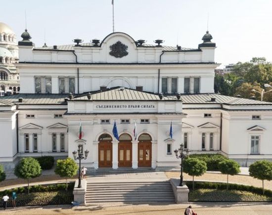 Депутатите се наточиха: Дългоочакваният доклад за КТБ стигна до парламента