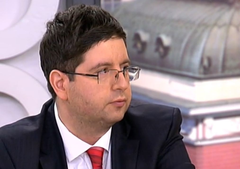 Доц. Чобанов: Управляващите говорят вулгарно за бедността!