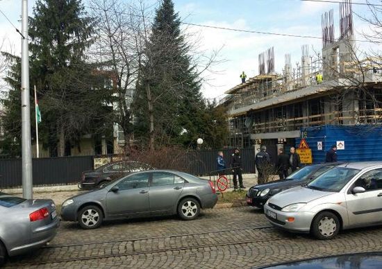 Омар Зайед е бутнат от етаж на палестинското посолство
