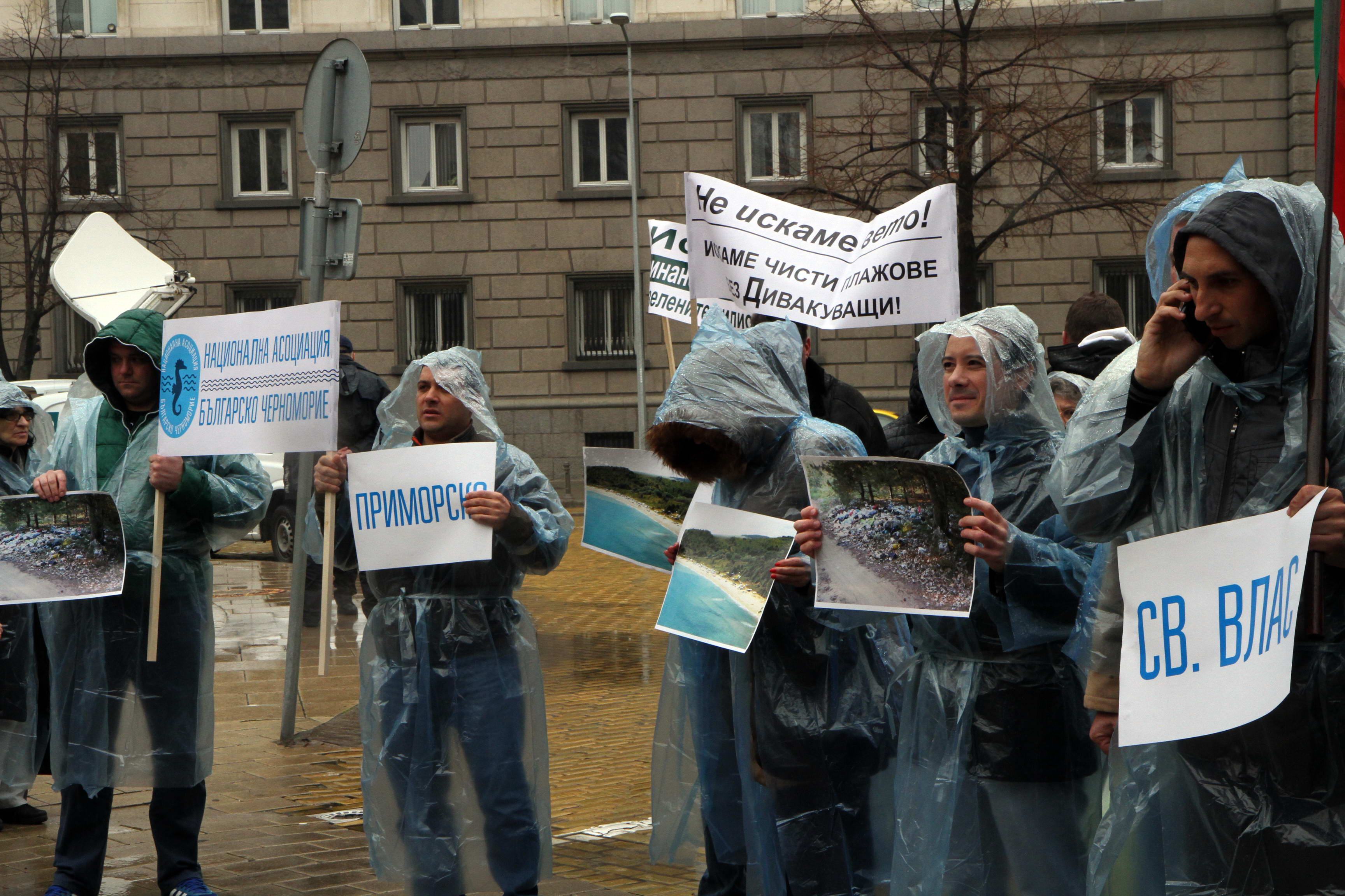 От Национална асоциация „Българско Черноморие“ скочиха на дивакуващите (СНИМКИ)