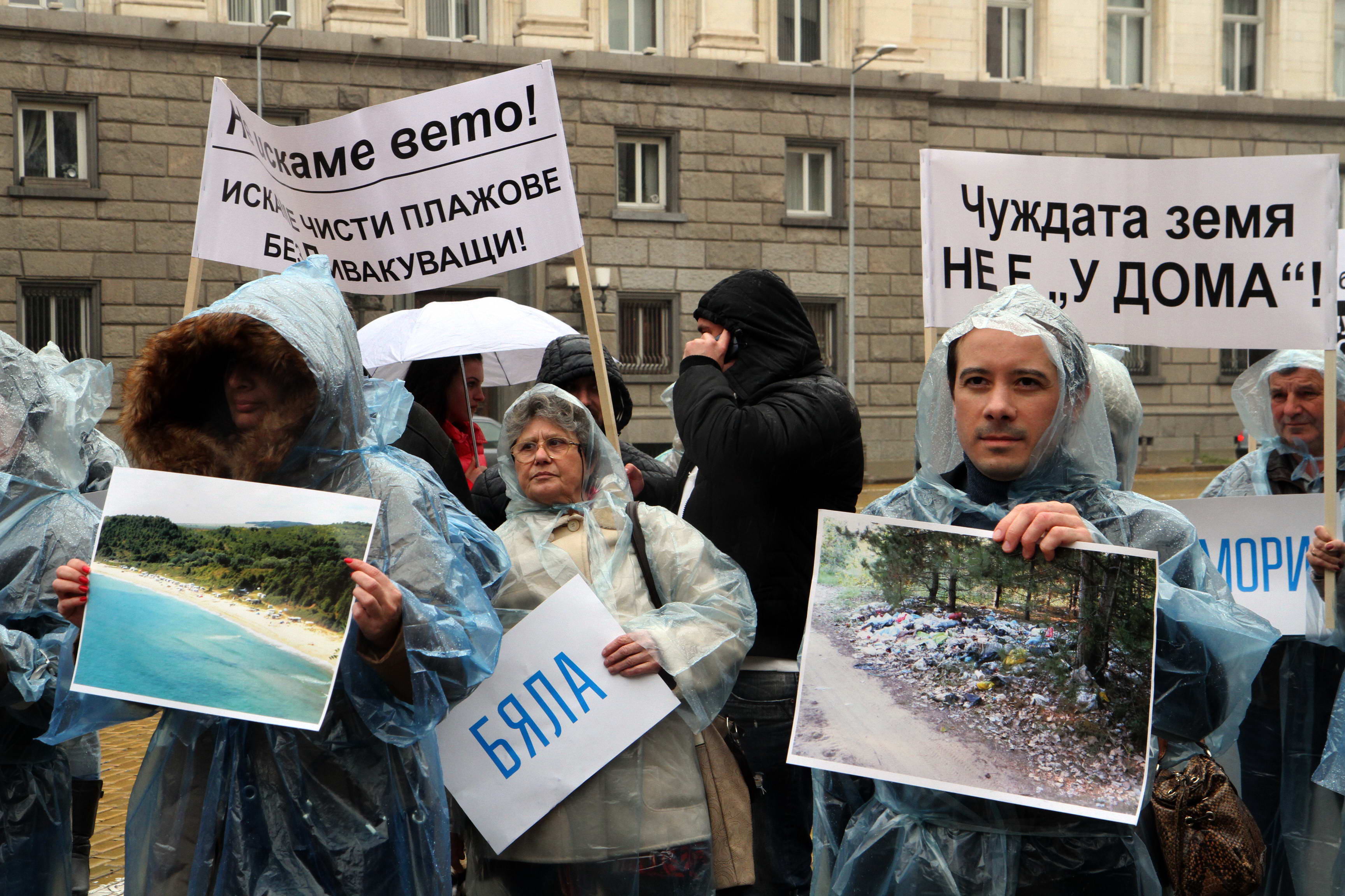 От Национална асоциация „Българско Черноморие“ скочиха на дивакуващите (СНИМКИ)