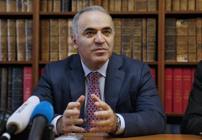 "Подарък", по-лош от санкциите: Каспаров разкри какво готви Вашингтон за Русия