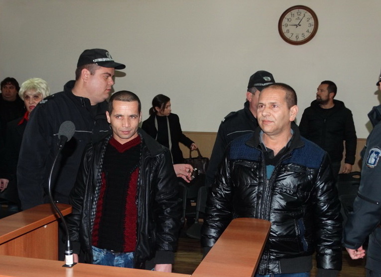 Версия: Прикриват трети убиец на Рогача