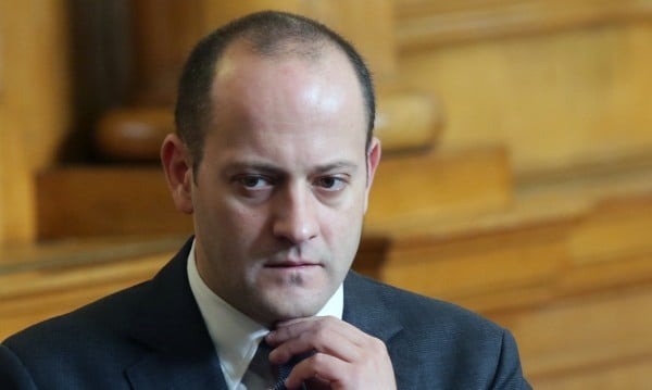 Извънредно! Разцепление в парламента - депутати от ГЕРБ поискаха оставките на министрите от ДСБ