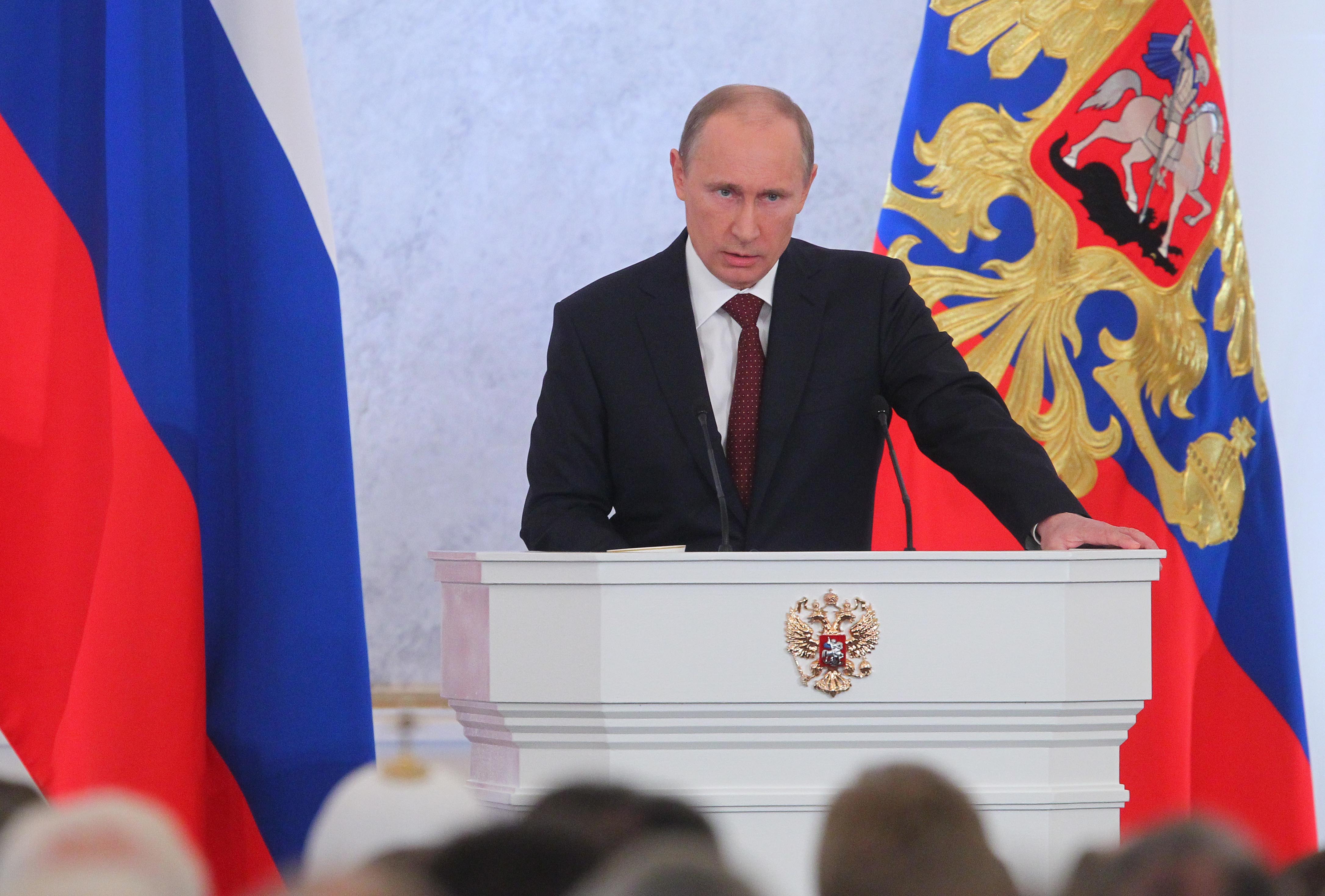 Руският парламент разчисти пътя на Путин