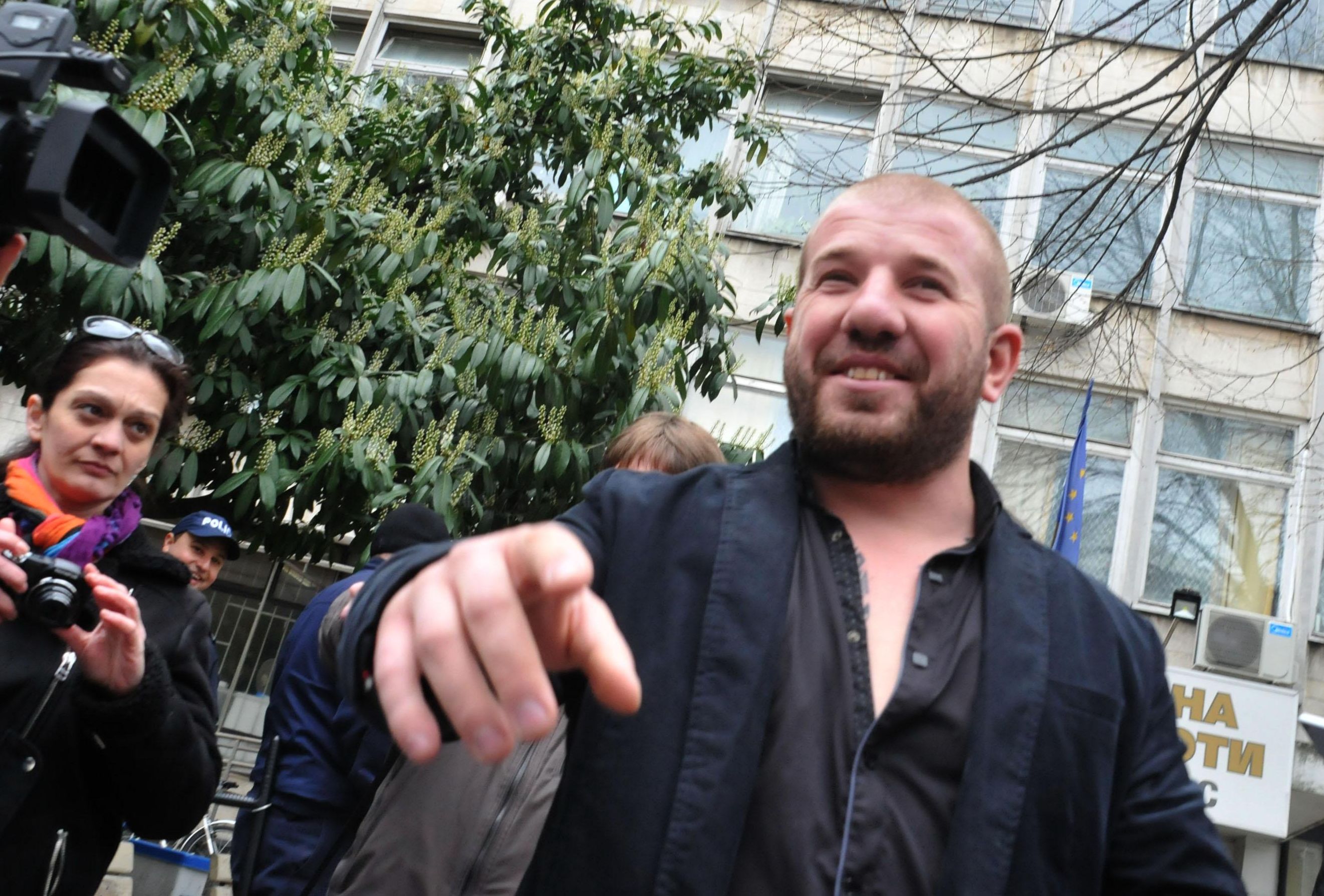 Динко Вълев на излизане от съда: Продължаваме с лова на бежанци. Който не му изнася, да се изнася! (СНИМКИ/ВИДЕО)