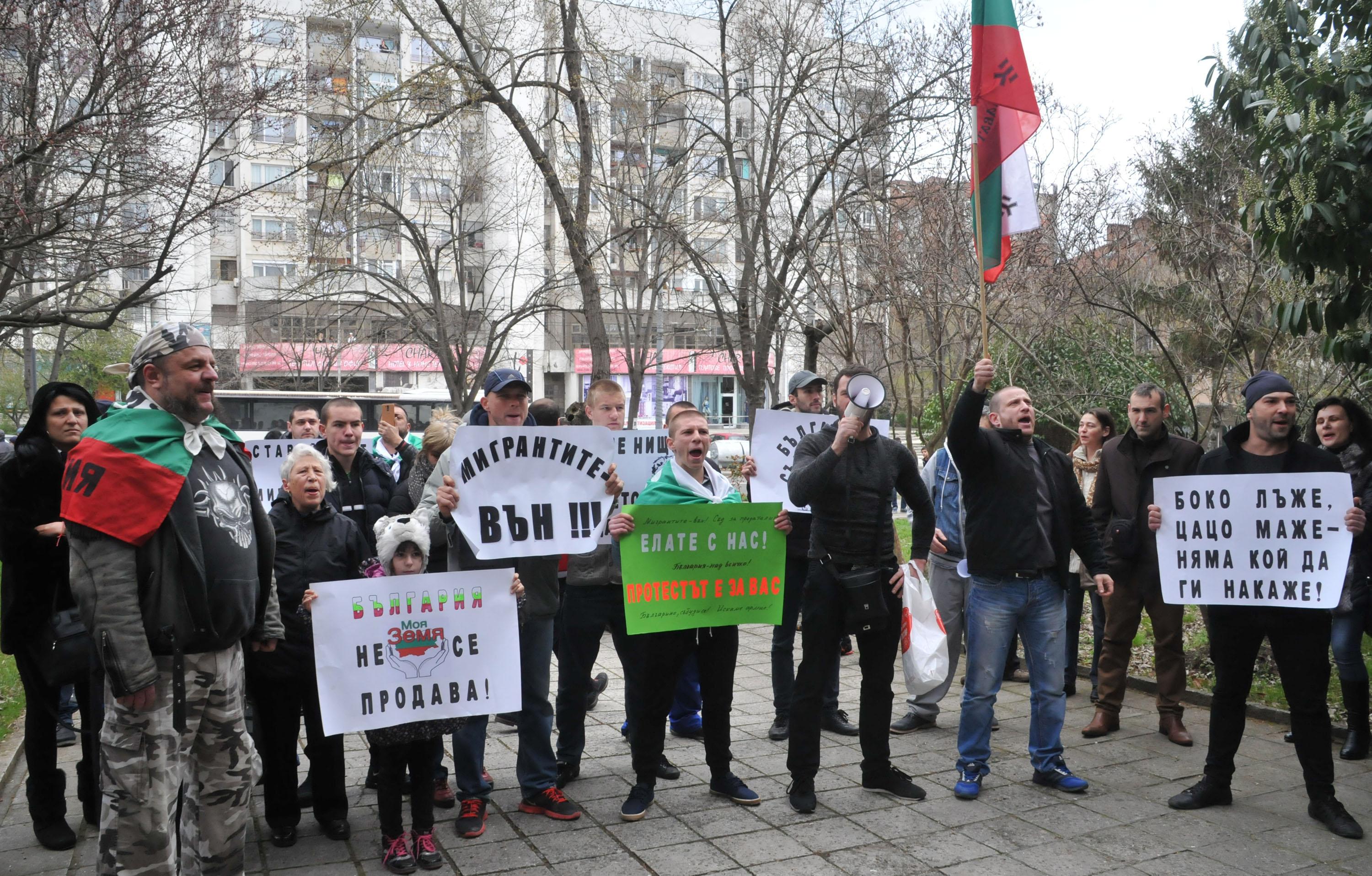 Динко Вълев на излизане от съда: Продължаваме с лова на бежанци. Който не му изнася, да се изнася! (СНИМКИ/ВИДЕО)