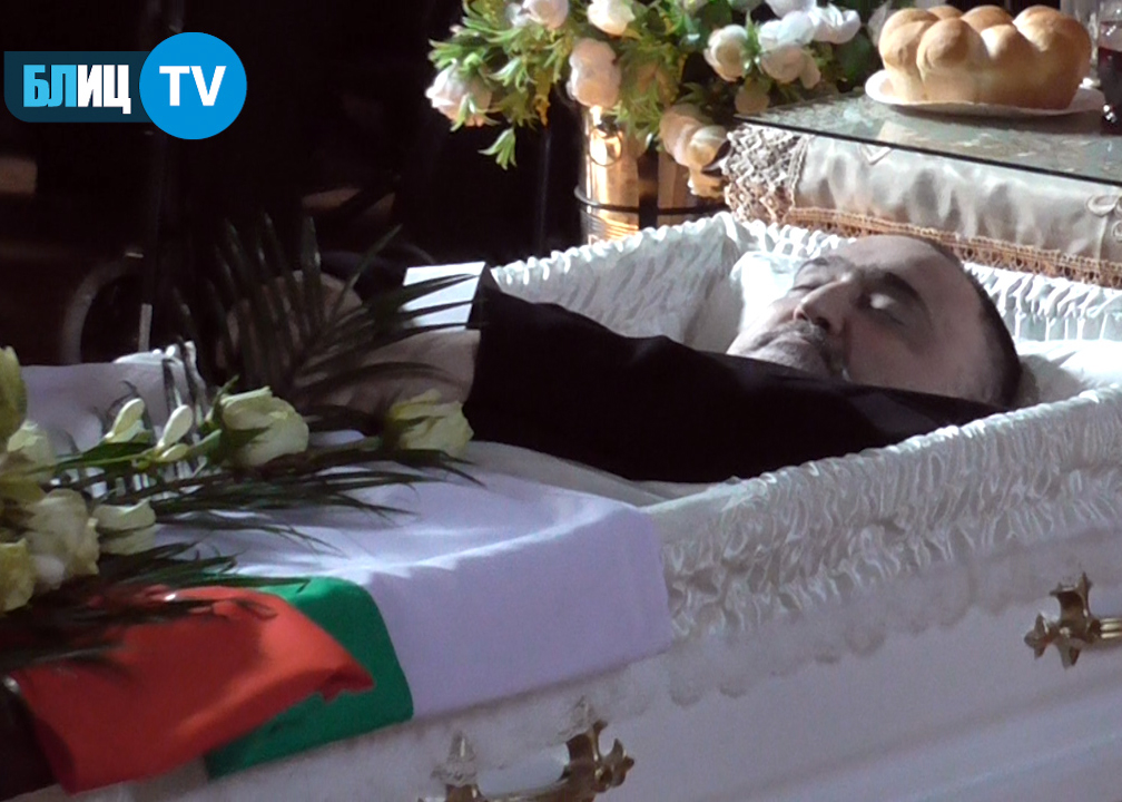 БЛИЦ TV : Близки и приятели си взеха последно сбогом днес с Павел Чернев
