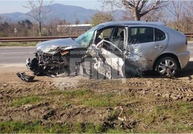 65-годишен мъж е загинал в касапницата на пътя Карлово-Сопот (СНИМКИ)