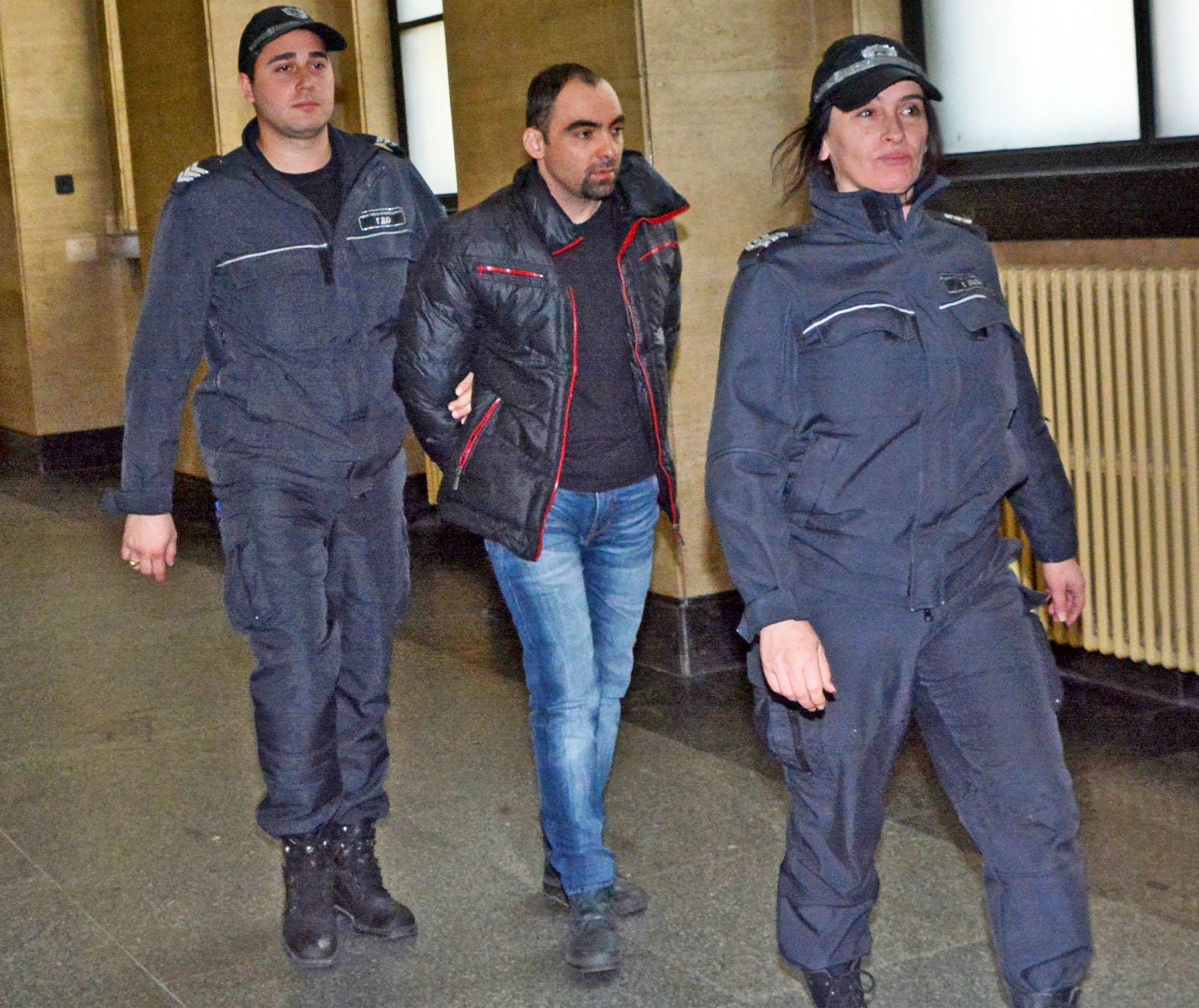 Наш спекулант, който удари борсата в „Уолстрийт“ с $400 милиона, в ареста бил "тъжен като лапландски елен"                                                 