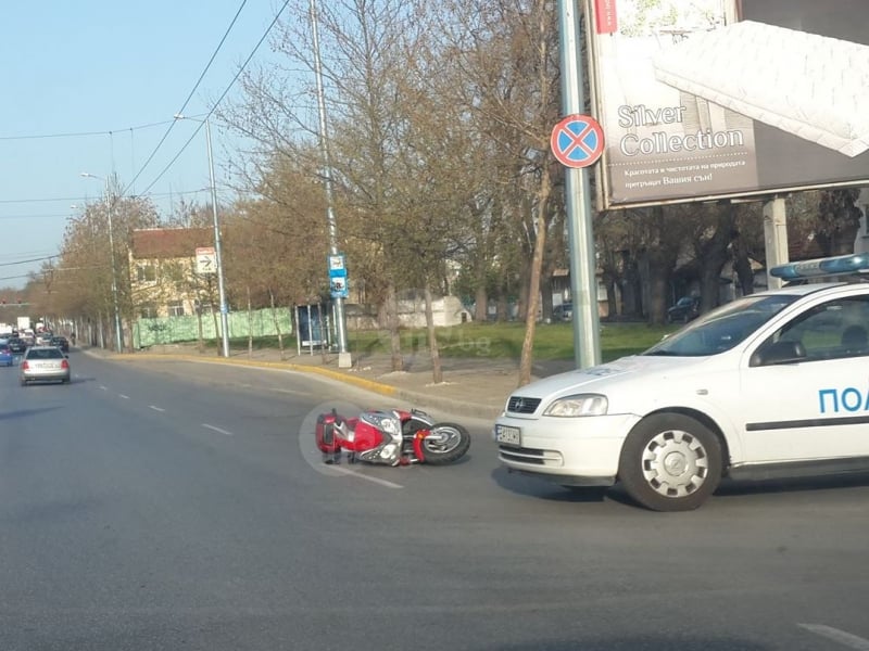 Моторист катастрофира в Пловдив! Линейка е на място 