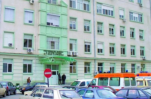 Полицаят, пребит от роми в Сливен, дойде в съзнание, оперират го