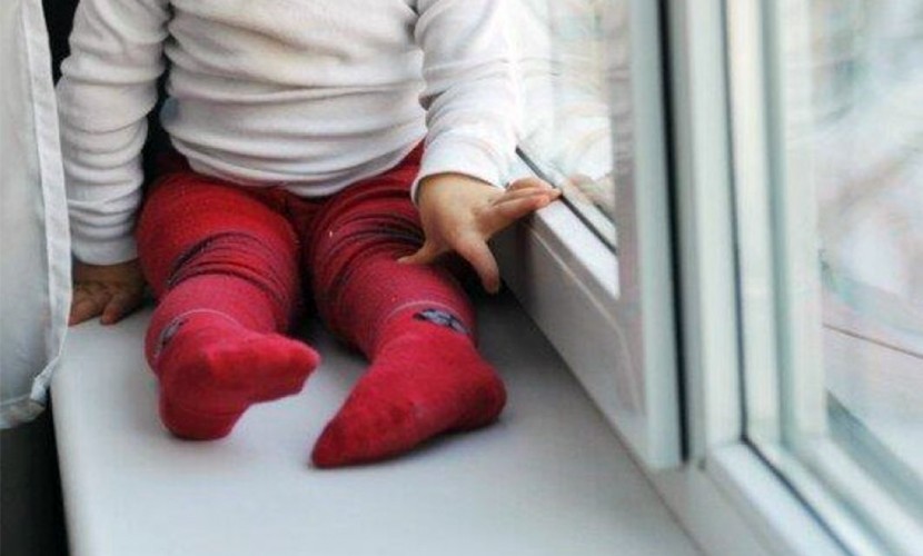 Родено с късмет! Бебе падна от петия етаж и оцеля 