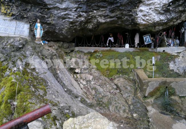 Лечебен извор в Северозапада лекува с 24-каратово злато, но не спасява от черна местна клетва (СНИМКИ)