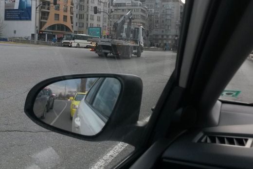 Шофьор на паяк в София нагло гази правилата за движение (ВИДЕО)
