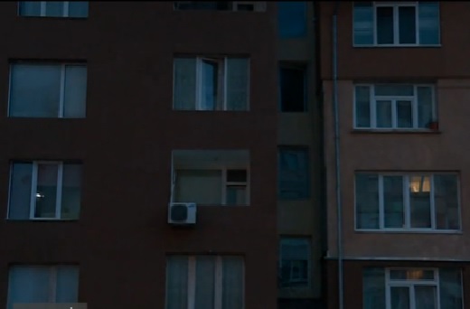 Пълен абсурд! Пет месеца този блок в столицата е без ток въпреки платените сметки (СНИМКИ)