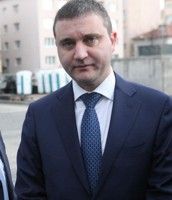 Официално: Забраняват приватицията на ВМЗ-Сопот и Кинтекс