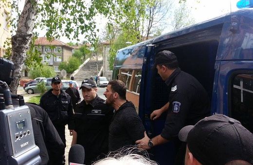 БЛИЦ TV: Перата влезе в съда с "Да живее България!" (СНИМКИ)