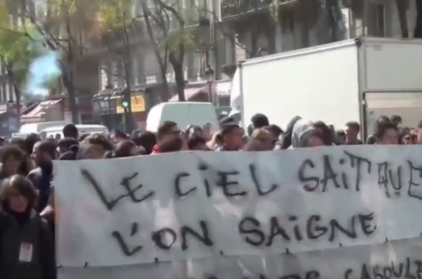 "На крак цяла нощ" доведе до нови ожесточени сблъсъци в Париж (ВИДЕО) 