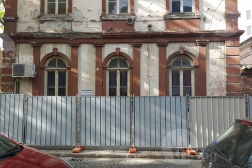Прокуратурата дири виновника за сградата, която за малко не уби бебе