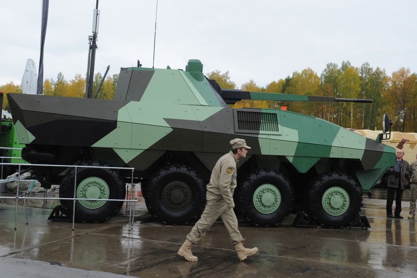 Русия въоръжава пехотата със страховития 32-тонен "Атом"