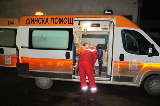 Първо в БЛИЦ: Кръв и смачкани ламарини по тъмна доба в София