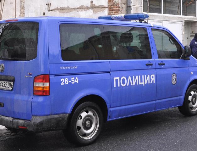 Извънредно! Спецакция в "Люлин"! Тарашат мазета за наркотици, евакуираха цял блок