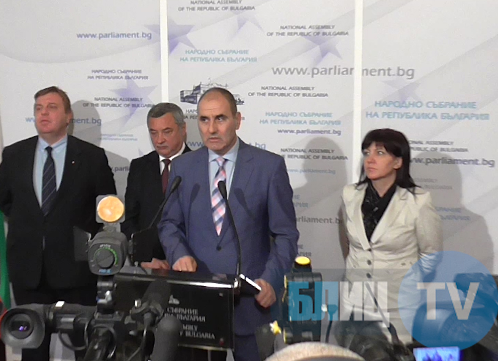 БЛИЦ TV: След тежки преговори: ГЕРБ и ПФ си стиснаха ръцете за Изборния кодекс