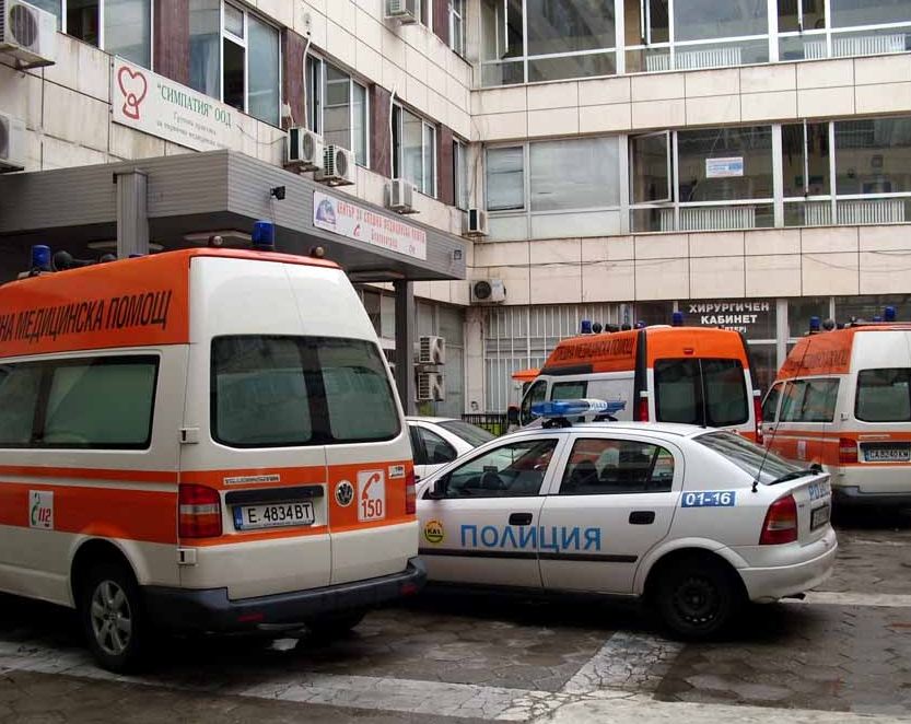 Екшън в Спешното! Жена се разрязала жестоко на врата в Благоевград