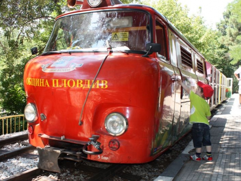 Добрата новина: Детската железница в Пловдив отново потегли! Знаете ли историята й? (СНИМКИ)