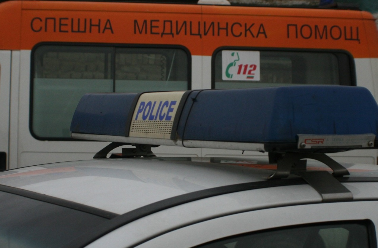 Сигнал до БЛИЦ: Автомобил връхлетя жена на тротоар пред училище в центъра на столицата 