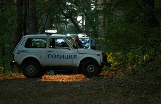 Рецидивист задигна камион за мляко и се блъсна в патрулка