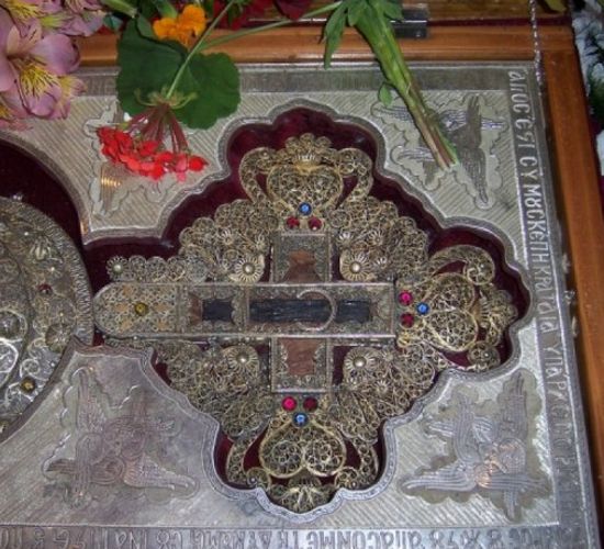 13 храма пазят частици от Разпятието 