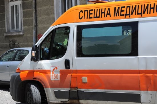 Многодетна майка тръгна да се самоубива. Наби роднина, опитала да я спаси