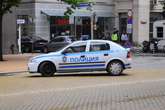 Сигнал до БЛИЦ! Столичанка лежи неподвижно на централно кръстовище след удар от кола