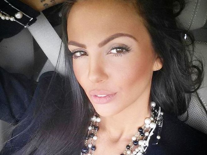 Николета стана дама за бала на дванадесетокласник (СНИМКА)