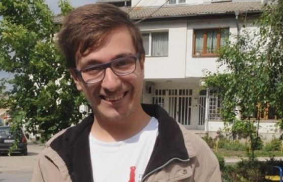 "Абитуриентът със синия костюм": Не искам съучениците ми да бъдат оплюти