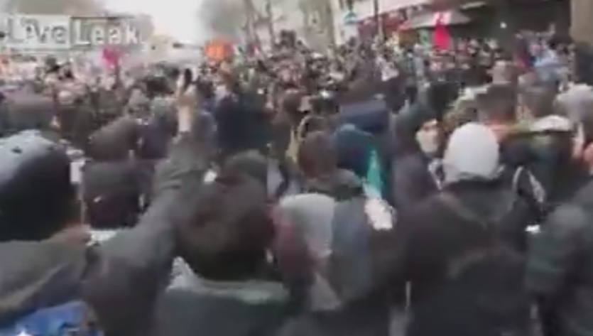 Сблъсъци между протестиращи и полицаи в Париж (ВИДЕО)