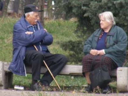 Гадост! Циганин наплю в лицето баба и дядо