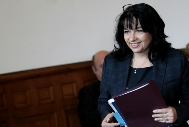 Само в БЛИЦ! Министърката на енергетиката с горещи новини преди срещата с Ципрас! Вижте за кои договори ще преговаря България!