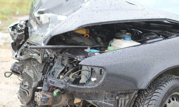 23-годишен с БМВ преби себе си и четирима приятели