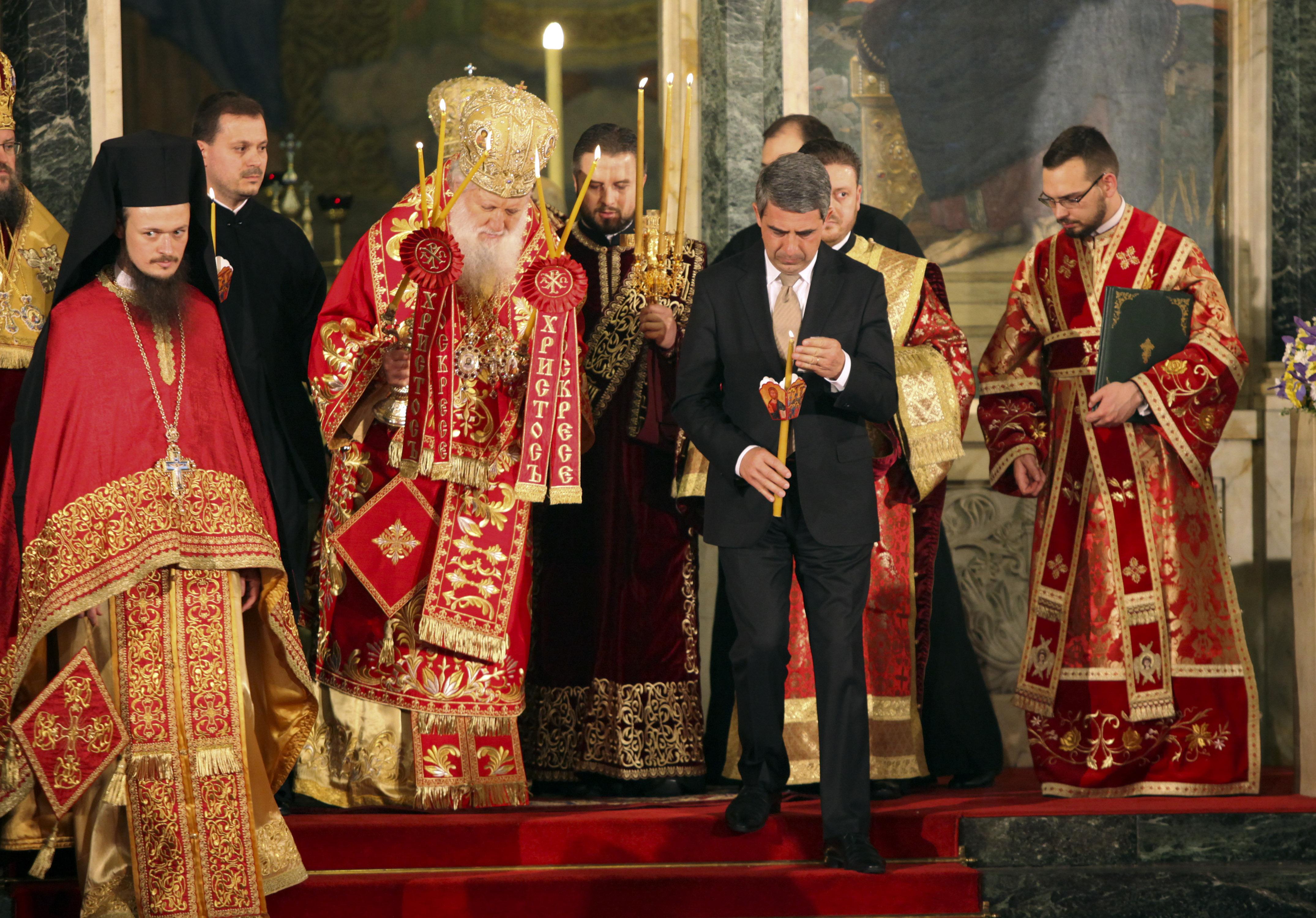Кой сътвори страшния гаф в нощта на Великден! Президентът или Светият Синод?