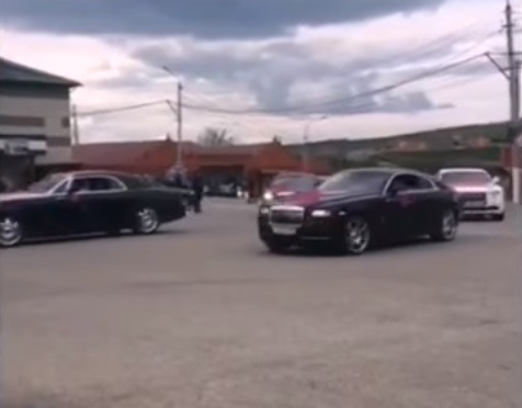 Кортеж ролс-ройсове и бяла каляска докараха новата снаха на Рамзан Кадиров (СНИМКИ/ВИДЕО)