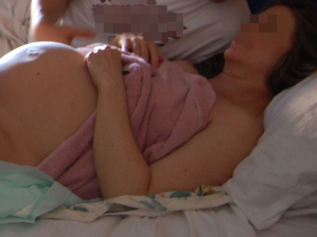 Майката, която роди у дома, а бебето умря, била сектантка, не давала на акушерка да припари 