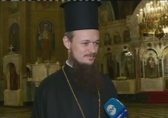 Архимандрит Дионисий си каза всичко за зарята на Великден: "Скверно кощунство" е да я отричаме