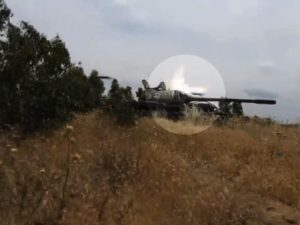 Уникално ВИДЕО: Очевидци заснеха рикошет на противотанкова ракета в танк в Сирия (ВИДЕО) 