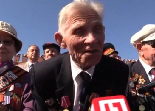 Ветеран си спомня 1945 : Хвърляха немски знамена в краката на Ленин, аз изминах точно 210 крачки до мавзолея (ВИДЕО)