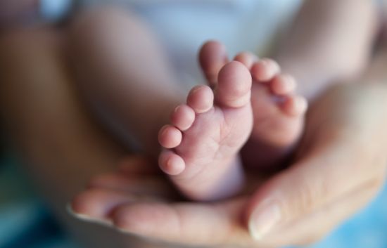 Шок! 70-годишна жена роди първото си дете (СНИМКА)
