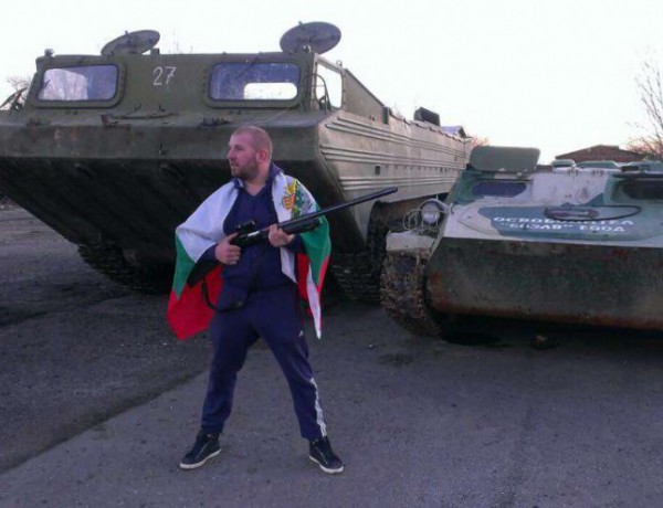 Bild се заяде с нашите ловци на бежанци - приличали на руски "зелени човечета"