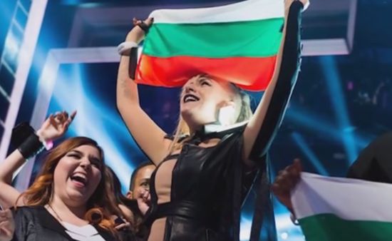 Край с всенародната любов към Поли Генова! Пловдивчанка омете изпълнителката (СНИМКА)